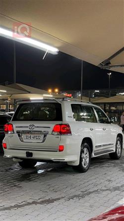 تۆیۆتا لاند کروزەر